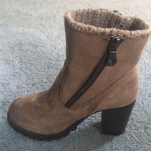 Grey booties with knit lining